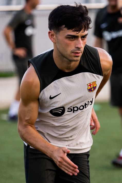 Fc Barcelona Players, Impossible Is Nothing, Pedri Gonzalez, Cute Football Players, Barcelona Players, Football Boyfriend, 얼굴 드로잉, Football Players Images, Barcelona Fc