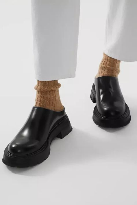 Chunky Mules Outfit, Mules Shoes Outfit, Mule Shoes Outfit, Cos Shoes, Mules Outfit, Clogs Outfit, Black Leather Mules, Shoes Outfit, Leather Mules