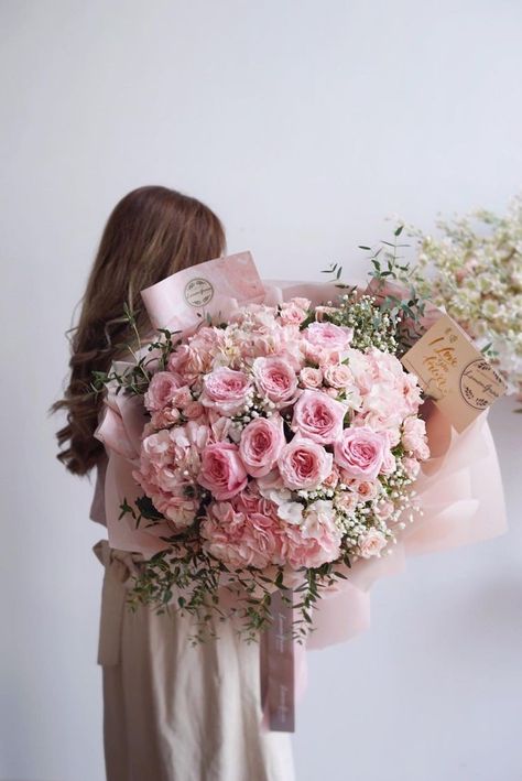 Buqet Flowers Aesthetic, Korean Flower Bouquet Aesthetic, Flower Poem, Birthday Flowers Bouquet, Pink Flower Bouquet, Luxury Flower Bouquets, Prettiest Bouquet, Wedding Bouquets Pink, Fresh Flower Bouquets