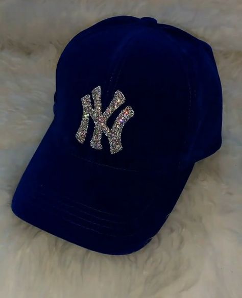 Rhinestone Fitted Cap, Bling Hats Diy Baseball Caps, Rhinestone Clothes, Caps Decoration, Aesthetic Male Outfits, Beanie Design, Ny Cap, Rhinestone Hat, Diy Clothes Hacks