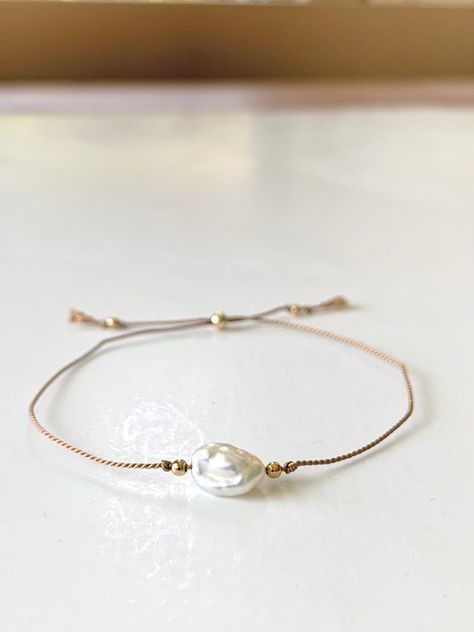 Cord Bracelet Diy, Keshi Pearl Bracelet, Silk Cord Bracelet, Cultured Pearl Bracelet, Silk Bracelet, Bracelet Cordon, Bracelets Design, Pola Gelang, Bracelet Pearl