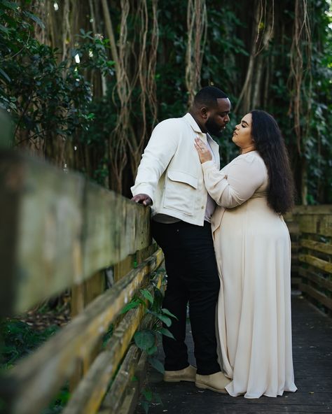 Two cuties in love. Had so much fun creating with these two. #engaged #howtheyasked #engagedaf #lettheweddingplanningbegin #cutecouples #floridaweddingphotography #floridaweddings #destinationweddingphotographer #lookslikefilm #engagementphotos #doesthisringmakemelookengaged #couplesphotographer #treetopspark #creativeengagementphotography #alternativeweddingphotographer #lookslikefilmweddings Photo Poses Plus Size, Plus Size Engagement Photos, Poses Plus Size, Engagement Photo Shoot Poses, Photo Shoot Poses, Engaged Af, Two Cuties, Engagement Photo Shoot, Curvy Bride