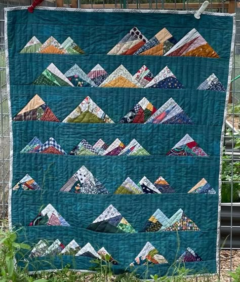 Mountain Quilt Pattern Free, Mountain Quilt Patterns, Scrapbuster Quilt, Quilt Mountains, Quilted Tapestry, Picnic Quilts, Novelty Quilts, Mountain Quilt Pattern, Mountain Quilt