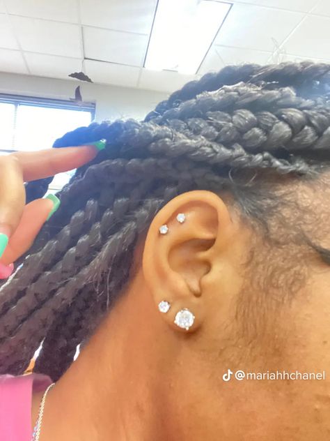 Ear Piercings On Small Ears, Spider Bite Ear Piercing, Eat Piercings Ideas Black Women, Women Ear Piercings Ideas, Both Ear Piercings Ideas, Baddie Percinings, Double Helix Piercings Black Women, Spider Bite Piercing Ear, Multiple Ear Piercings Black Woman