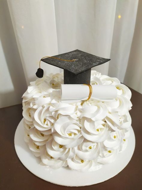 Master Cake Graduation, Girl Graduation Cake, College Graduation Cake Ideas, Grad Cake Ideas, Graduation Theme Cake, Grad Party Cake, Graduation Cake Ideas, Grad Cakes, Graduation Cake Designs