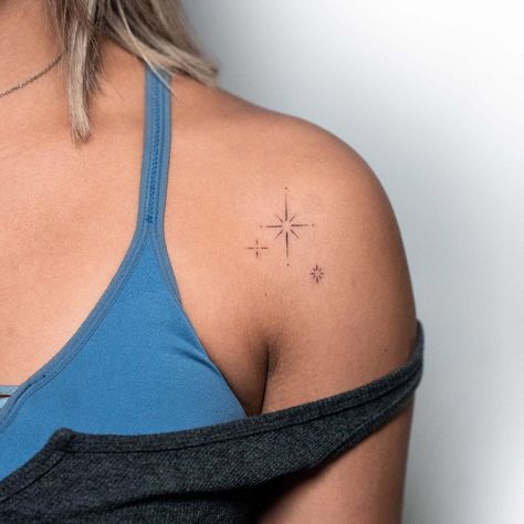 Star Tattoos On Shoulder Woman, Star Tattoos For Women Shoulder, Shoulder Star Tattoos For Women, Shoulder Small Tattoos For Women, Minimal Shoulder Tattoos For Women, Star Shoulder Tattoos For Women, Star Tattoos Shoulder, Tattoo Ideas Female Back Shoulder, Minimal Shoulder Tattoo