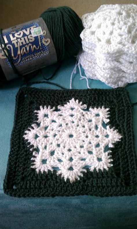 Snowflake Granny Square Afghan - Free Pattern Snowflake Granny Square, Crocheted Squares, Motifs Granny Square, Balls Of Yarn, Crocheted Blanket, Confection Au Crochet, Granny Square Afghan, Blanket Ideas, Pola Amigurumi