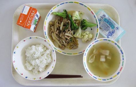 Japanese School Lunch, Japanese School, School Food, School Lunches, Lunch Menu, Nutrition Education, Japan Food, Food Trays, Kids Nutrition