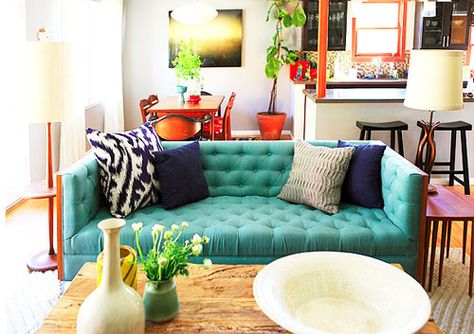 Teal with touches of navy and orange. Turquoise Couch, Teal Couch, Turquoise Sofa, House Tips, Christmas Color, Eclectic Living Room, Colourful Design, Kitchen Trends, Oak Table