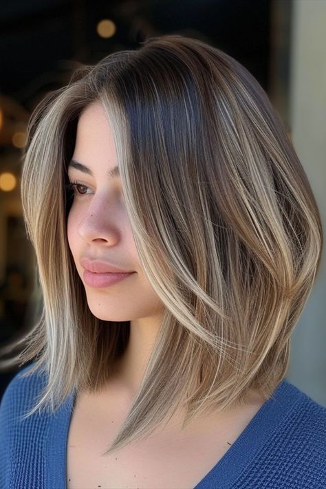 Lob Cut with Blonde Balayage Highlights on Dark Hair Short Balayage, Short Brunette Hair, Balayage Ideas, Short Hair Highlights, Blonde Hair Transformations, Brunette Hair With Highlights, Balayage Hair Dark, Dark Hair With Highlights, Balayage Hair Blonde