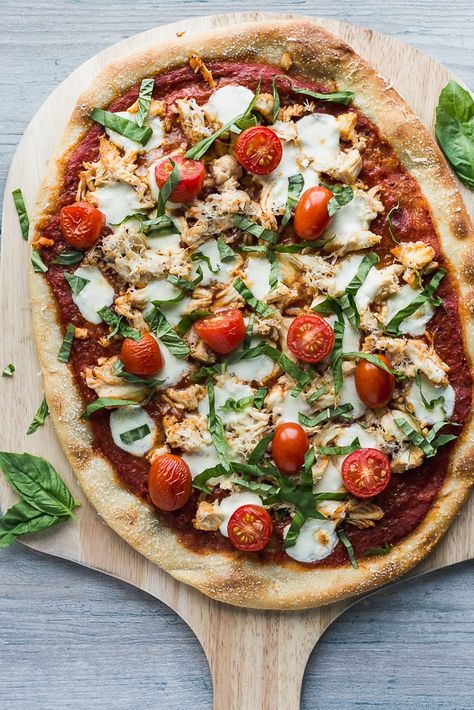 Awesome Weeknight Chicken Pizza with Tomatoes, Basil, and Mozzarella Spanish Tapas Party, Pizza With Tomatoes, Easy Weeknight Chicken, Caramel Tarts, Tomato Mozzarella Basil, Weeknight Chicken, Tapas Party, Mozzarella Pizza, Dark Chocolate Caramel