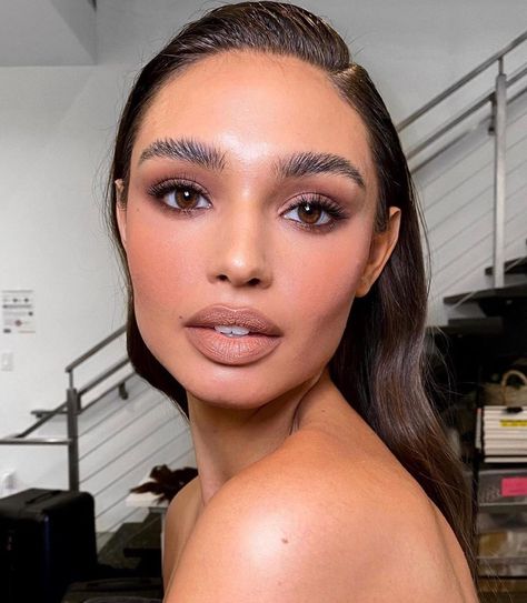 Patrick Ta on Instagram: “Major Beauty Headlines Moment ✨ Makeup by @patrickta using Crème + Powder Blush Duo “She’s So LA” paired with Matte Lipstick + Lip Crayon…” Brown Nude Makeup, Patrick Ta Makeup, Classy Makeup, Engagement Makeup, Patrick Ta, Special Occasion Hairstyles, Runway Makeup, Brown Eye, Nude Makeup