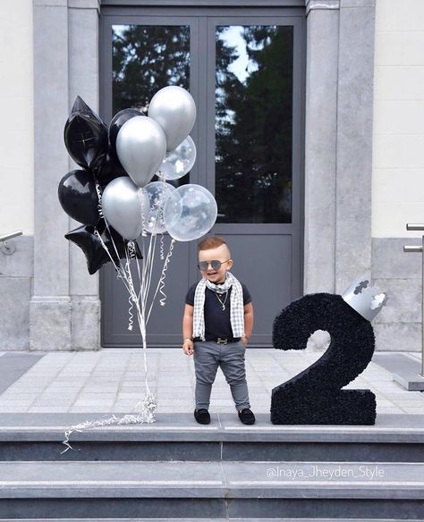 Baby Boy Birthday Decoration, Birthday Photoshoot Ideas Boys, Airplane Birthday Party Decorations, Boy Birthday Pictures, Return Gifts For Kids, 2nd Birthday Photos, 2nd Birthday Party For Boys, Boy Photo Shoot, 2nd Birthday Boys