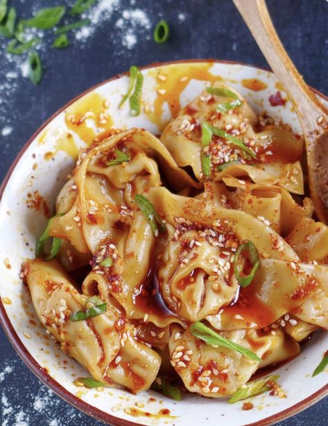 Sichuan Spicy Wonton in Chilli Oil by red.house.spice | Quick & Easy Recipe | The Feedfeed Bean Soup Recipes Healthy, Chili Oil Dumplings, Spicy Dumplings, Bean Soup With Sausage, Dumplings Recipe Chinese, Food Polls, Soup Recipes Healthy, Dumpling Recipes, Soup With Sausage