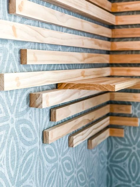 Slat Wall Diy, Diy Slat Wall, Perete Accent, Wall Shoe Rack, Organize Shoes, Wall Shoe, Casa Fantasy, Hometalk Diy, Diy Muebles Ideas