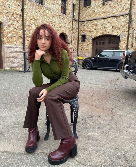 Earth Tone Outfits Aesthetic, Earth Toned Outfits, Fall Earth Tones, Earth Tones Outfit, Outfit Inspo Green, Platform Boots Outfit, Earth Tone Outfits, Earth Tones Fashion, Indie Girls