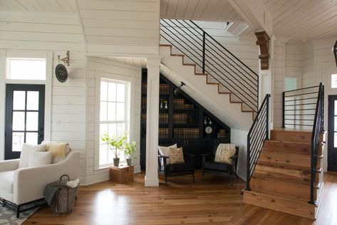 The wonderful home designed by Chip and Joanna Fixer Upper Magnolia House Living Room Joanna Gaines, Joanna Gaines House, Fixer Upper Living Room, Joanna Gaines Farmhouse, Magnolia Fixer Upper, Magnolia House, Fixer Upper Kitchen, Fixer Upper House, Chip And Joanna Gaines