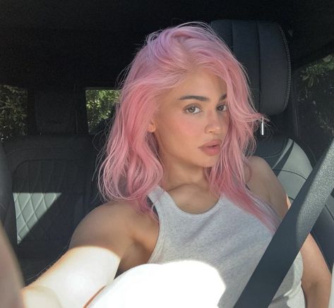 2000s no X: "king kylie is back!! https://t.co/EHq5P0qkXG" / X Kylie Jenner Pink Hair, Cotton Candy Pink Hair, Kylie Jenner Hair Color, Kylie Jenner Icons, Kylie Hair, Jenner Hair, Kylie Jenner Hair, Estilo Kylie Jenner, Kylie Jenner Lipstick