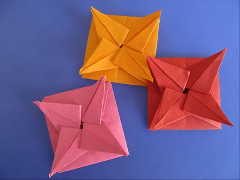 How to make a square origami envelope that closes with a star Easy Origami For Beginners, Pretty Origami, Square Origami, Origami Quilt, Origami Wall Art, Envelope Tutorial, Origami Cards, Origami Envelope, Origami For Beginners