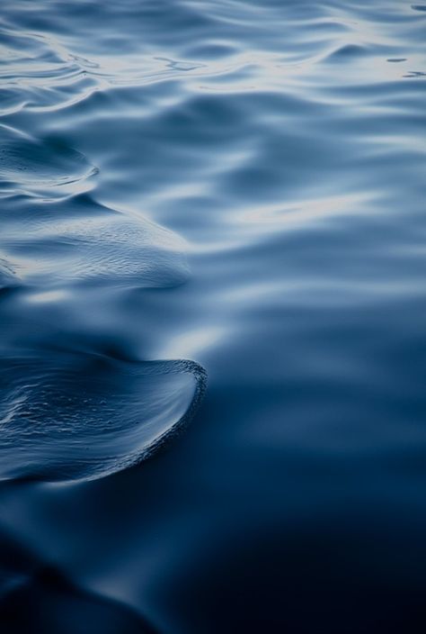 #blue Le Grand Bleu, Image Nature, Deep Blue Sea, Calm Water, Water Waves, Feeling Blue, Foto Inspiration, Sea And Ocean, Blue Aesthetic