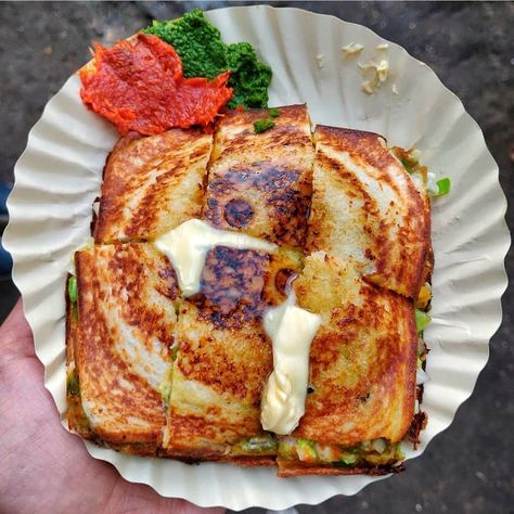 Cheese Chilli Toast Sandwich 🧀🥪😍 . Follow @themumbaiguide . 📸 By @1teaspoonlove#mumbaifoodblogger #mumbaifoodie #foodofmumbai… Fries Cheese, Desi Street Food, Mumbai Street Food, Pizza Fries, Mumbai Food, Toast Sandwich, Tastemade Recipes, Food Crush, Cheese Toast