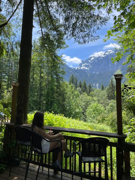 Cabin In Washington State, Washington Hiking Aesthetic, Homes In Washington State, Washington State Aesthetic Dark, Washington State Aesthetic Houses, Washington State Mountains, Washington State National Parks, Washington House Aesthetic, Washington State Homes