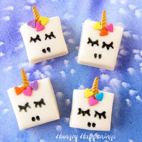 Sweet white chocolate Fudge Unicorns make magical treats for a Birthday Party, Valentine's Day, a baby shower, or any day. Recipe at HowToMakeEasyFudge.com. #unicorn #fudge #easyfudge #candy Unicorn Fudge, Fudge Candy, Unicorn Horns, Easy Fudge, Unicorn Treats, Fudge Flavors, Black Food Coloring, White Chocolate Fudge, White Chocolate Strawberries