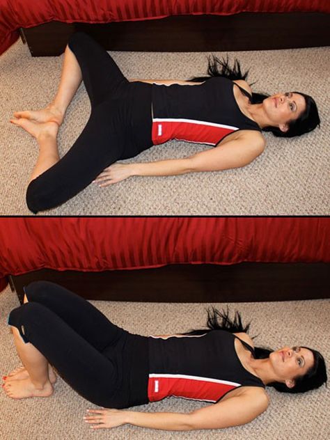 Pelvic workout part 4: Goddess.  Lie down on the floor, with your knees bent and together, with your arms straight by your sides, palms pressed into the ground. Next, let your knees drop open to the sides, as close to the floor as possible, while keeping the bottoms of your feet pressed together. Then, perform a Kegel while simultaneously squeezing your legs back together, hold for 1 count, and then relax. That’s one repetition. Repeat this 8 times. Next up is kneeling core plank. Yoga Exercises, Fitness Beauty, Body Health, Health Wellness, Get In Shape, Fitness Diet, Healthy Body, Stay Fit, Get Healthy