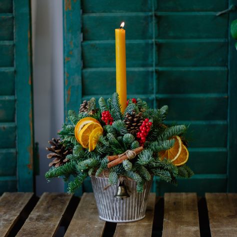 Our Gingerbread Centrepiece is an elegant way to add festive cheer to your special occasion. Its intricately crafted design of luxury ingredients—cinnamon sticks, oranges, ilex berries and warm, rich tones—creates a unique atmosphere to stoke the holiday spirit. Enjoy the comforting, delicious scent and spread joy around with this timeless centrepiece! Don't forget to never leave the candle unattended. Please note, container style may vary. Xmas Table Centerpiece, Festive Floral Arrangements, Christmas Table Centres, Modern Christmas Floral Arrangements, Table Decorations Christmas Centerpieces, Small Christmas Centerpieces, Xmas Centrepiece, Xmas Table Centerpieces, Christmas Lanterns Decorated Diy