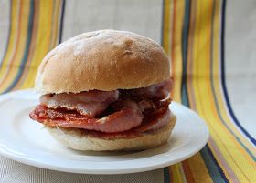 British Bacon, British Breakfast, Traditional Holiday Recipes, Bacon Roll, Bacon Dip, Food Van, Bacon Sandwich, Creamy Corn, Best Bacon