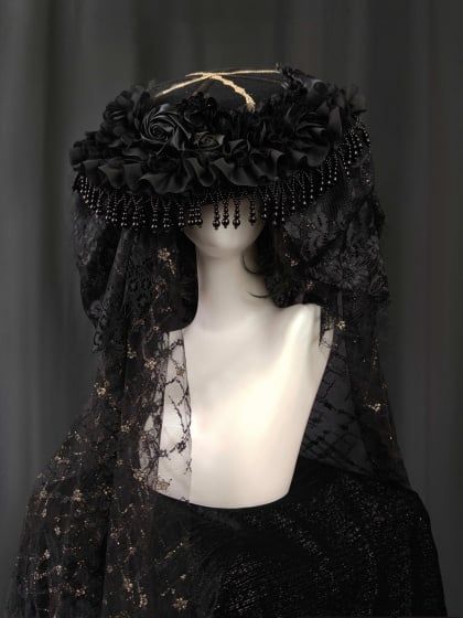 Black Gothic Gorgeous Floral Design Hat with Veil Black Dress And Veil, Object Refrences, Mother Spore, Hats With Veils, Veil And Crown, Plus Size Goth Fashion, Gothic Veil, Veil Over Face, Black Hat Fashion