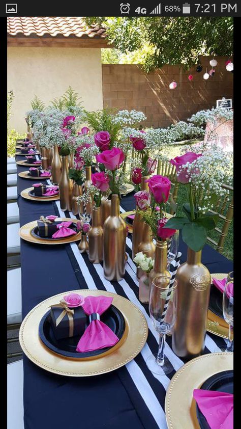 Kate Spade Party, Kate Spade Bridal Shower, Wine Bottle Centerpieces, Kate Spade Bridal, Bottle Centerpieces, Tafel Decor, Kate Spade Inspired, Summer Birthday, Long Table