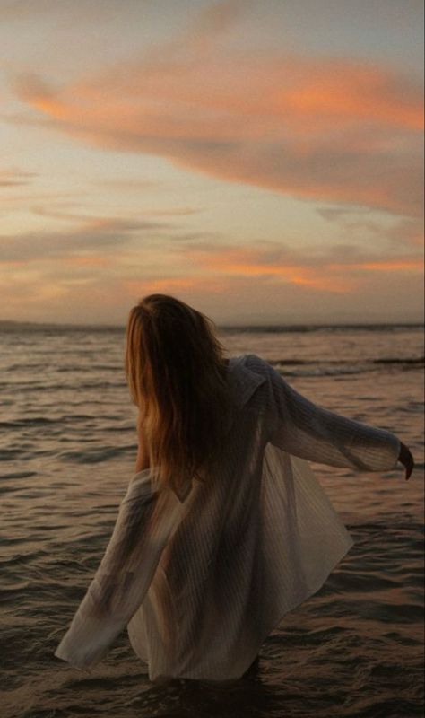 Beach Sunset Portrait Photography, Sunsets At Beach, Beach Water Photoshoot, Beach Self Portrait, Beachy Photo Shoot, Self Taken Photoshoot Ideas, Woman Beach Photography, Photography Inspo Self Portraits, Self Love Photo Ideas