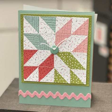 Su Quilt Cards, Christmas Quilt Cards, Stampin Up Scrap Paper Cards, Quilting Cards Handmade, Quilt Cards Tutorial, Stampin Up Quilt Cards, Quilt Cards Ideas, Quilt Cards Handmade, Creative Cards Handmade