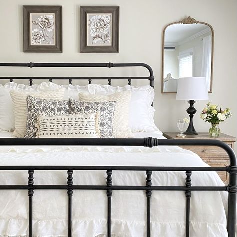 Simple Summer Bedroom Decorating: Tips and Ideas Black Iron Bed, Black Iron Beds, Eclectic Decor Bedroom, Timeless Bedroom, Bedroom Decorating Tips, Wrought Iron Bed, Summer Bedroom, Room Refresh, Themed Bedroom