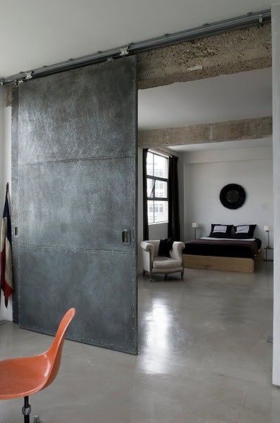 Urban Industrial Industrial Door, Barn Style Doors, Decor Studio, Industrial Bedroom, Interior Vintage, Industrial Living, Industrial Interiors, Loft Living, Open Door