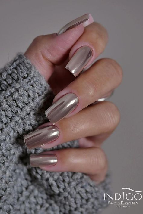 Cute Chrome Nails, Chrome Nails Silver, Gel Chrome Nails, Chrome Nail Colors, Chrome Nail Designs, Burgundy Acrylic Nails, Ombre Chrome Nails, Trendy Manicure, Metallic Nail Art