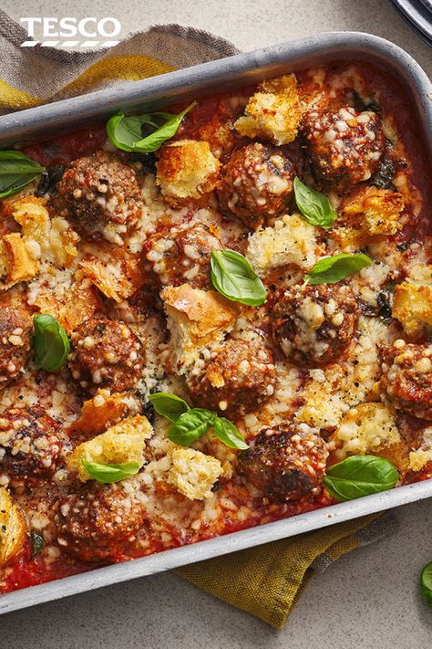 Tray Bake Meals, Meatball Tray Bake, Savoury Traybake Recipes, Traybakes Savoury, Easy Midweek Meals, Traybake Recipes Dinner, Tray Bakes Dinner, Midweek Recipes, Tesco Recipes