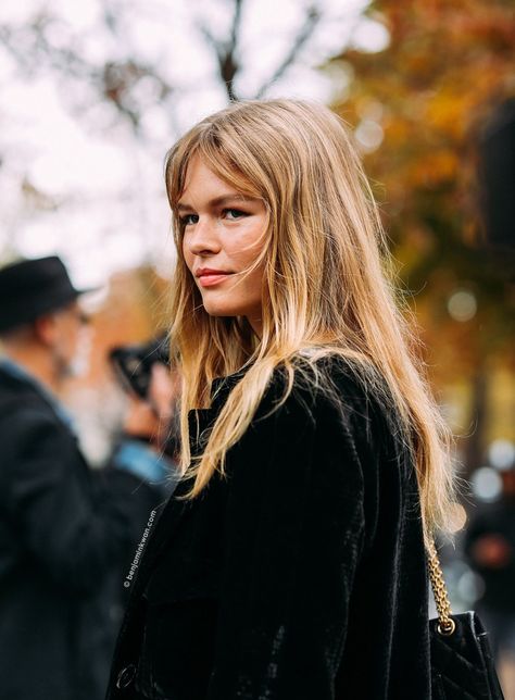 Anna Ewers Hair, Baby Bangs Long Hair, Outfits Minimal, Goldie Locks, Trending Looks, Anna Ewers, Minimalist Street Style, Short Dark Hair, Jon Kortajarena