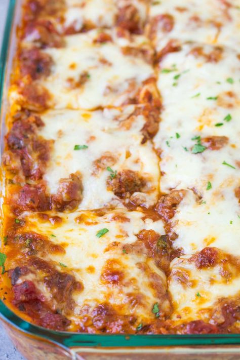 How to make the BEST homemade lasagna! This classic Lasagna Recipe is cheesy, saucy and full of flavor! Make this easy lasagna recipe with ricotta for a family dinner or to feed a crowd. 9 X 9 Lasagna, Lasagna Recipe Natasha's Kitchen, Microwave Lasagna Recipes, Lasagna Recipe With Boiled Noodles, Lasagna Recipe With Marinara Sauce, Fresh Mozzarella Lasagna, Best Reheatable Casseroles, Meals For A Big Crowd, Lasagna Recipe Without Sausage