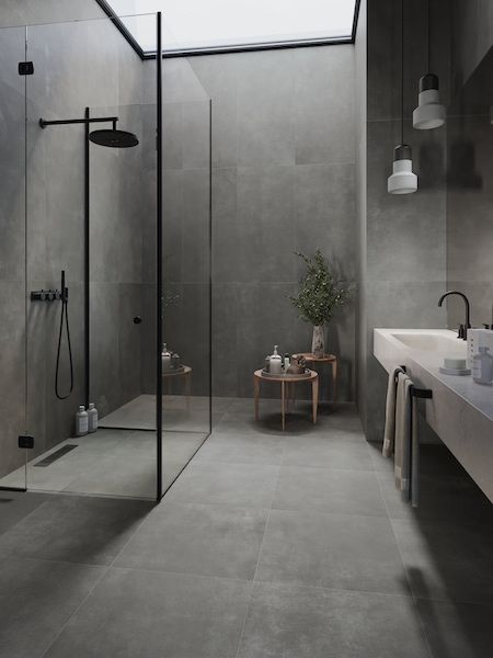 Makeover Kamar Mandi, Dekorere Bad, Bilik Air, Grey Bathroom Tiles, Concrete Bathroom, Grey Bathroom, Steam Showers Bathroom, Tile Inspiration, Hus Inspiration