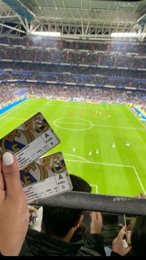 Real Madrid Aesthetic, Real Madrid Game, Football Real Madrid, Soccer Tickets, Sports Journalism, Madrid Aesthetic, Stranger Things Tv Series, Real Madrid Soccer, Madrid Football