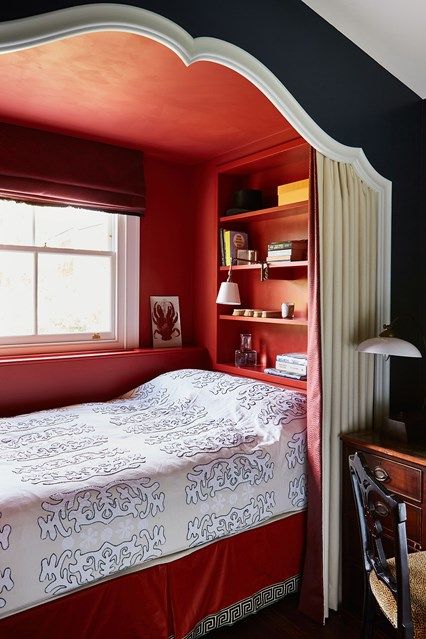 this built-in niche bed with shelves & curtain is painted in 'Drummond' by Little Greene, and the dark blue exterior in Dulux '90BG 10067'. Small space and bedroom design ideas. Nook Bed, Alcove Bed, Beata Heuman, Bed Nook, Bedroom Nook, Built In Bed, London Townhouse, Townhouse Designs, Small Space Design