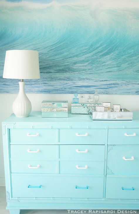 Bright Coastal Decor, South Beach Decor, Aqua Bedrooms, Beach Cottage Design, Attic House, House Of Turquoise, Solana Beach, Deco Originale, Coastal Bedrooms