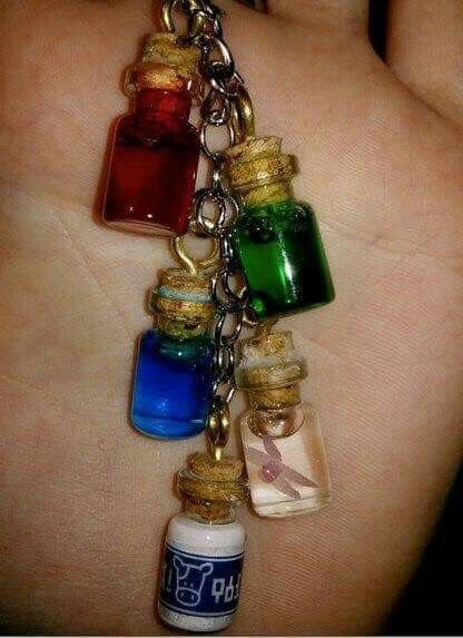 Diy Zelda Crafts, Lon Lon Milk, Zelda Party, Hyrule Castle, Zelda Birthday, Potion Bottles, Link Zelda, Zelda Art, Potion Bottle