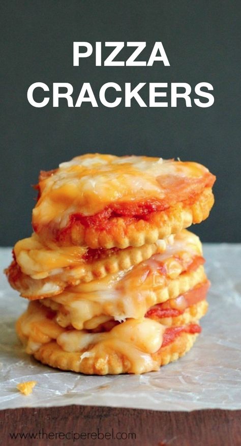 8 Crazy Cool Snacks To Make With Ritz Crackers (Pizza Crackers) | Easy and fun snack and treat ideas made with Ritz crackers! These Ritz cracker recipes are perfect for making treats, snacks, sandwiches and even pizza! Quick and easy snack ideas for kids. #ritz #snacks #treats #instrupix #kidssnacks #easyrecipes #pizza Pizza Crackers, Ritz Cracker Recipes, Snacks To Make, Cracker Recipes, Party Platters, Ritz Crackers, Think Food, Snacks Für Party, Quick Snacks