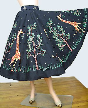 Darling Vintage 50s Giraffe Novelty Print Skirt.#vintage #1950s #fashion #skirts #novelty_print #giraffes Poodle Skirt, Fifties Fashion, Fashion 1950s, Trendy Skirts, Vintage Wardrobe, Giraffe Print, Giraffes, 1950s Fashion, Novelty Print