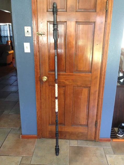 Ranch Home Designs, Staff Diy, Rey Staff, Rey Star Wars Costume, Voldemort Wand, Zombie Survival Kit, Rey Cosplay, Mandalorian Cosplay, Star Wars Vii