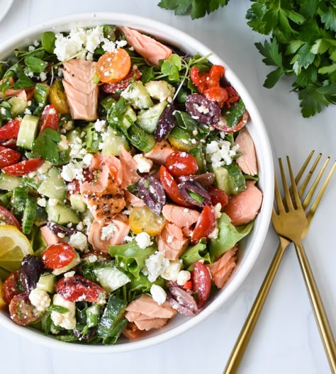 Tomatoes Roasted, Mediterranean Salmon, Mediterranean Bowls, Lemon Salmon, Salmon Bowl, Easy Mediterranean Diet Recipes, Healthy Salmon, Healthy Bowls, Salmon Salad