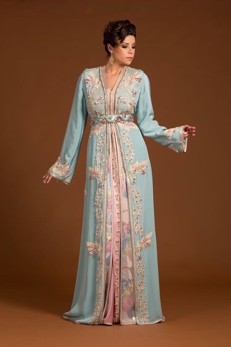 Caftan marocain haute couture Moroccan Bride, Moroccan Clothing, Moroccan Kaftan, Moroccan Fashion, Kaftan Style, Moroccan Dress, Moroccan Caftan, Caftan Dress, Abaya Fashion